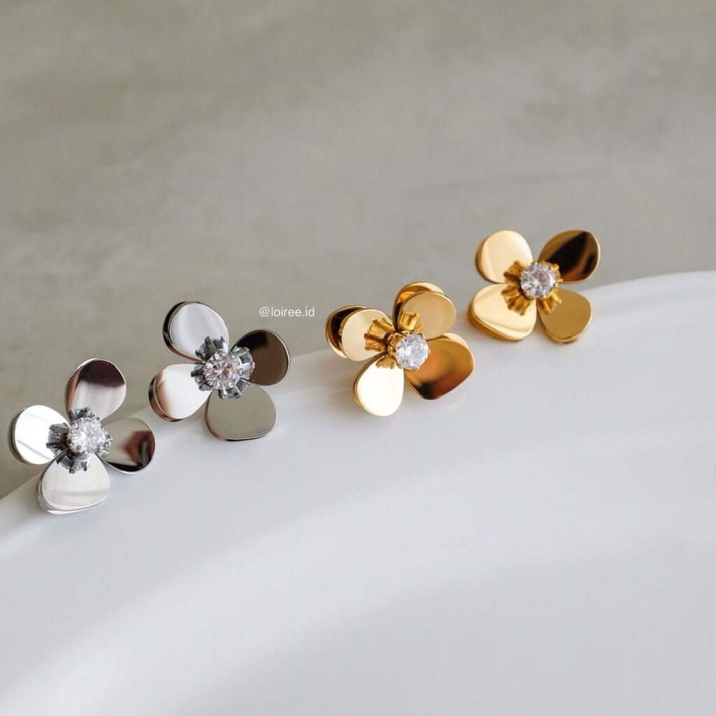 LOIREE - SAYLOR Metal Flower Earrings - Gold Plated Stainless Steel