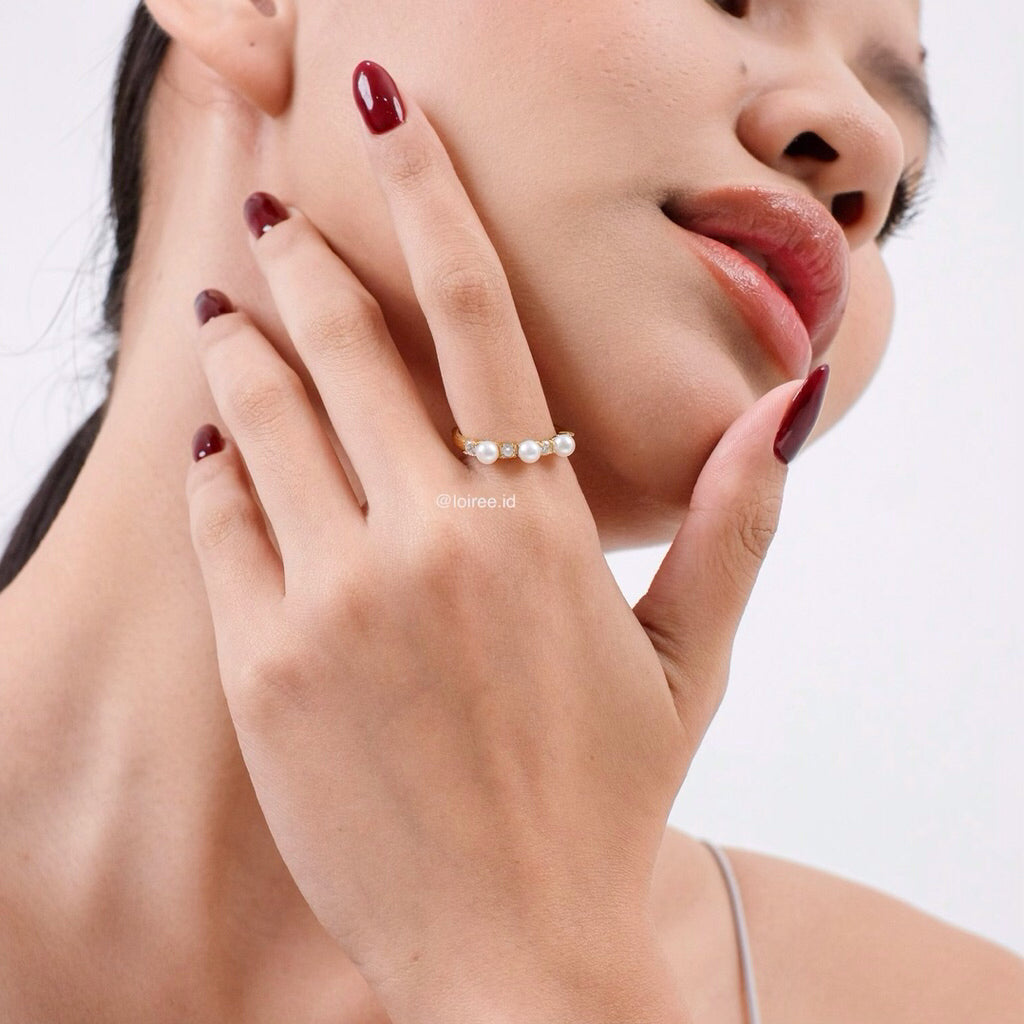 LOIREE - ARCA Zirconia Pearl Ring - Gold Plated Stainless Steel