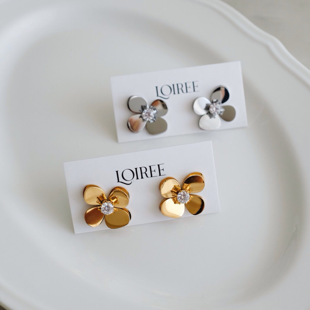 LOIREE - SAYLOR Metal Flower Earrings - Gold Plated Stainless Steel