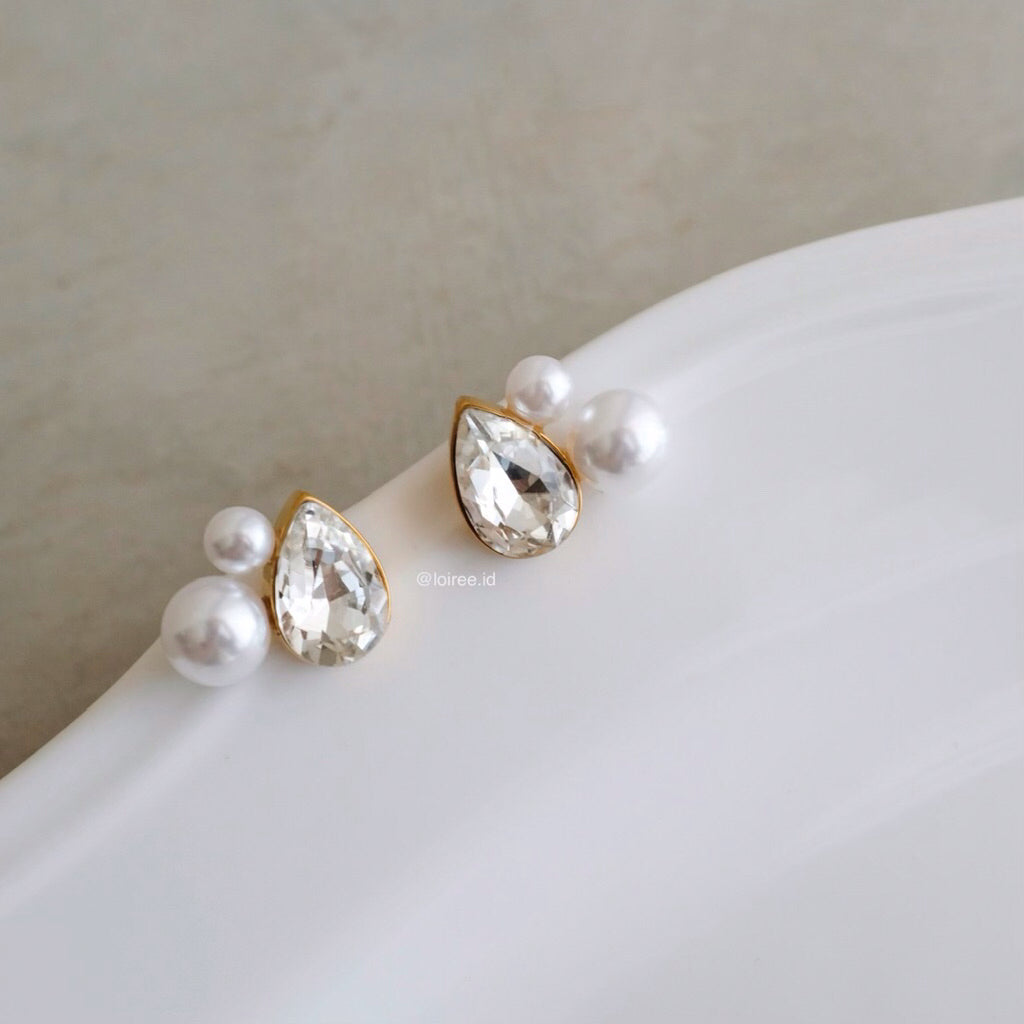 LOIREE - BIJOU Teardrop Pearl Earrings - Gold Plated Stainless Steel