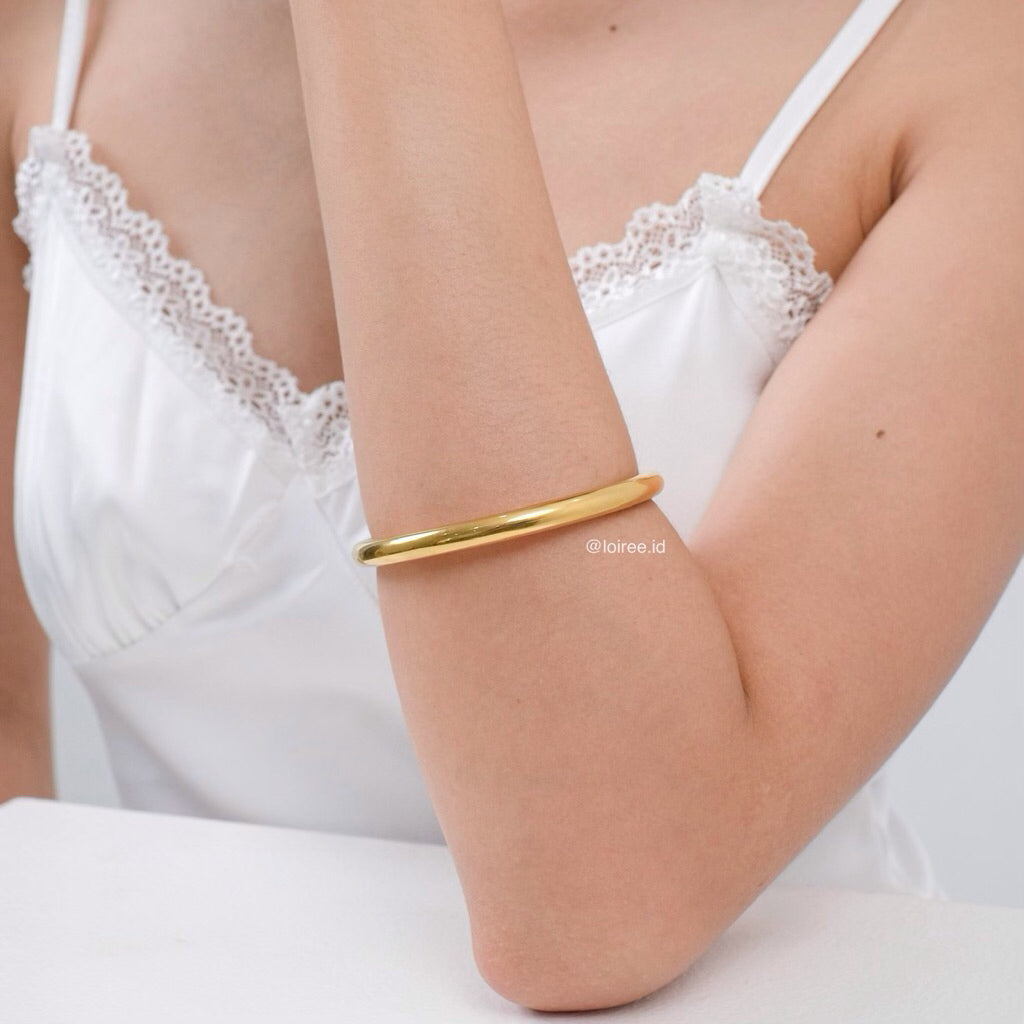 LOIREE - YORK Classic Round Bangle Bracelet - Gold Plated Stainless Steel