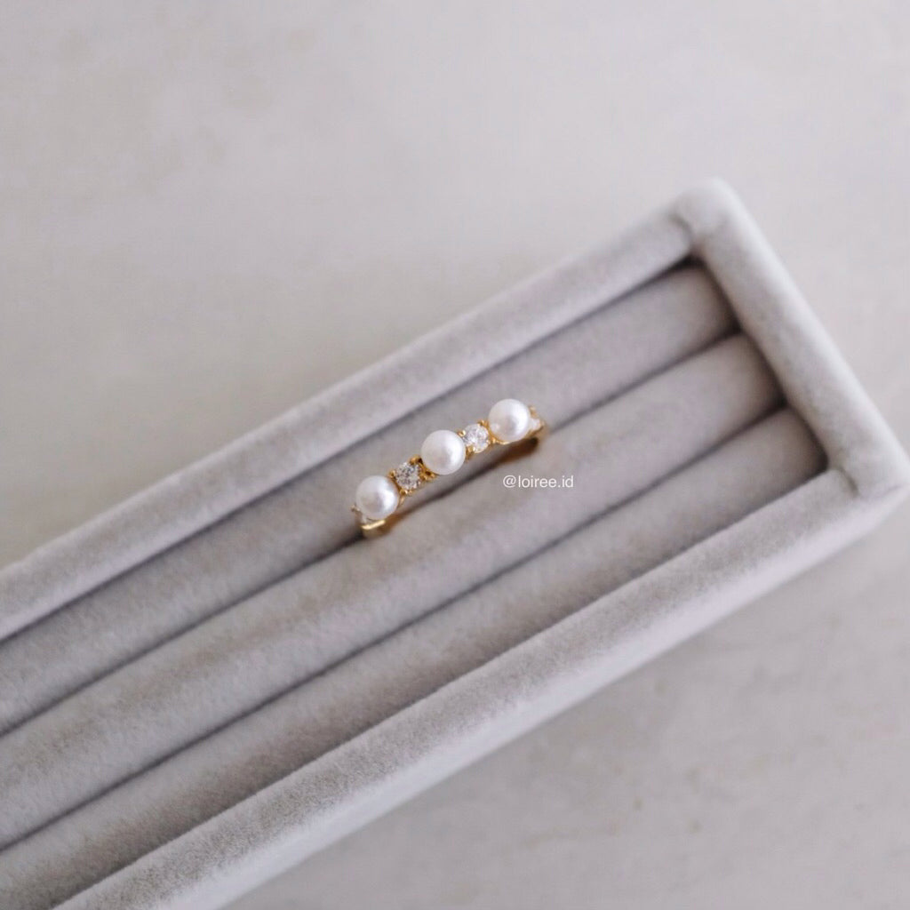 LOIREE - ARCA Zirconia Pearl Ring - Gold Plated Stainless Steel