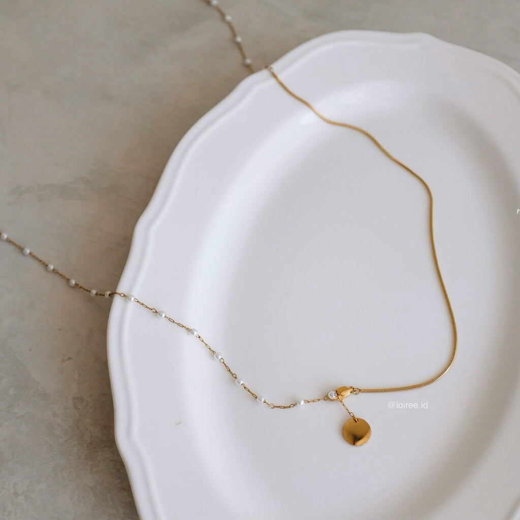 LOIREE - LAYNE Pearl Snake Chain Necklace - Gold Plated Stainless Steel