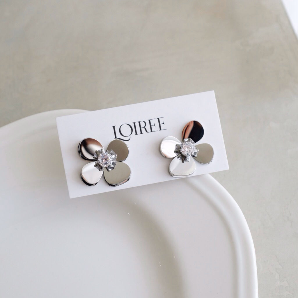 LOIREE - SAYLOR Metal Flower Earrings - Gold Plated Stainless Steel