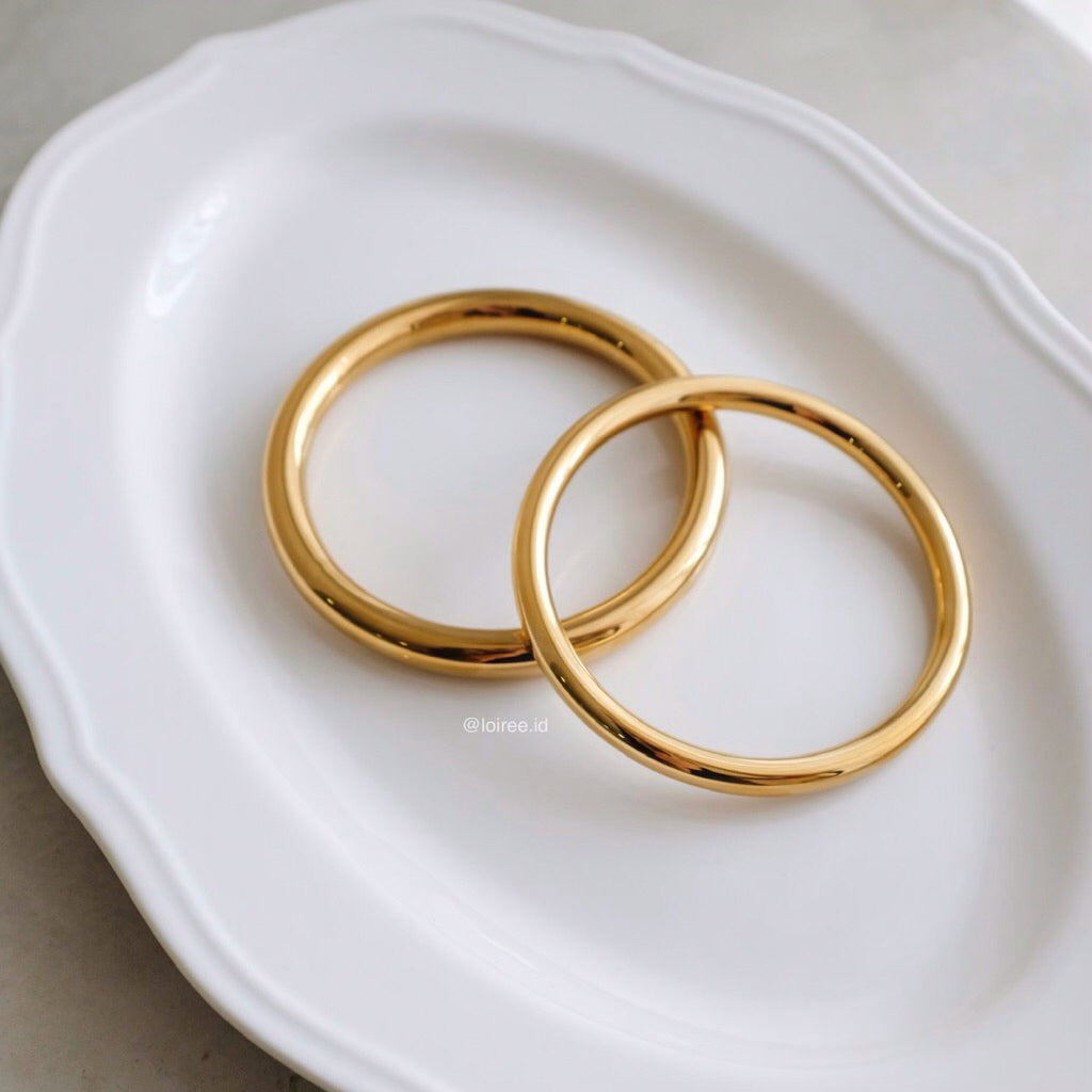 LOIREE - YORK Classic Round Bangle Bracelet - Gold Plated Stainless Steel
