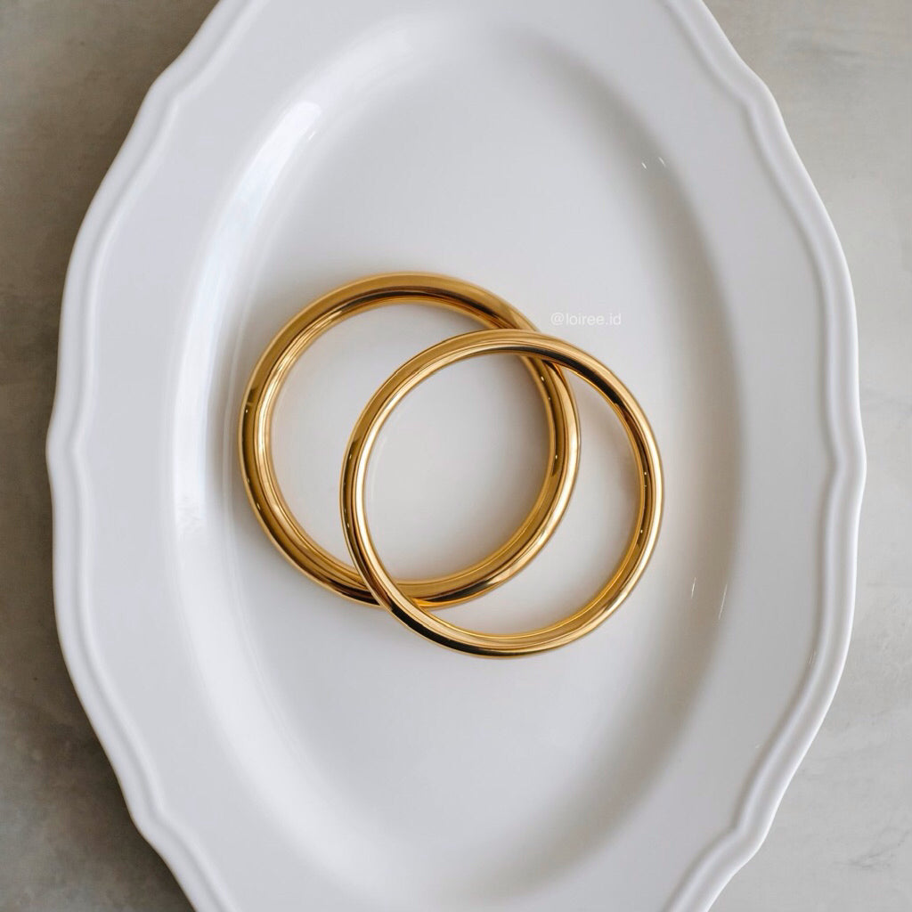 LOIREE - YORK Classic Round Bangle Bracelet - Gold Plated Stainless Steel
