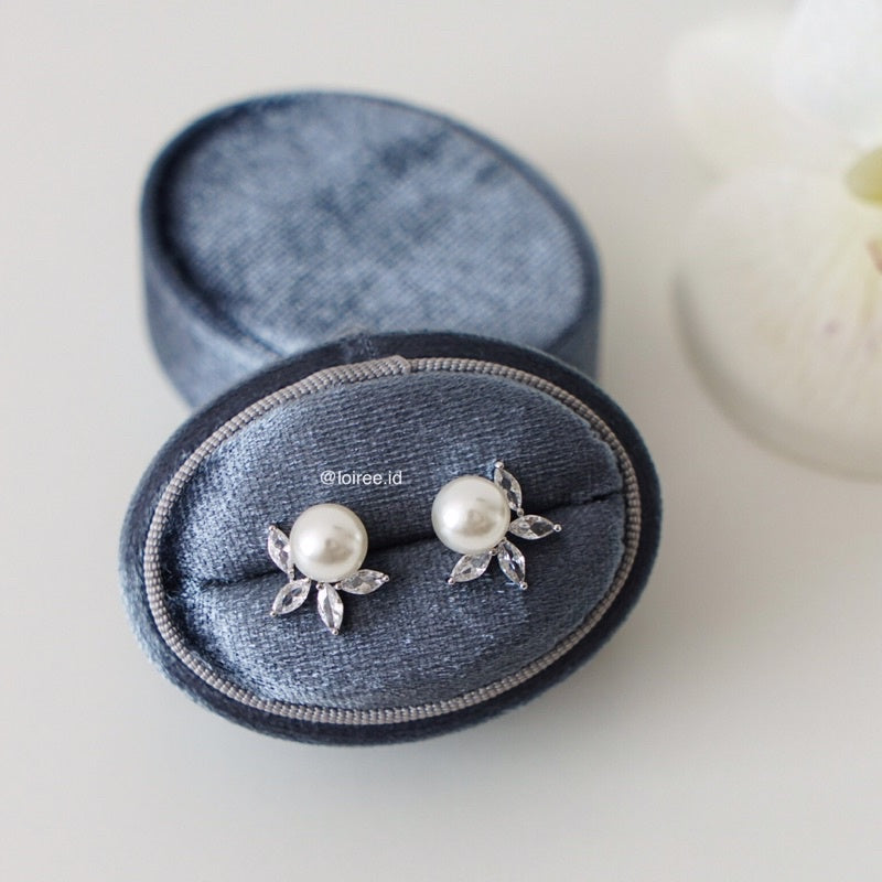 AXELA Zirconia Pearl Earrings