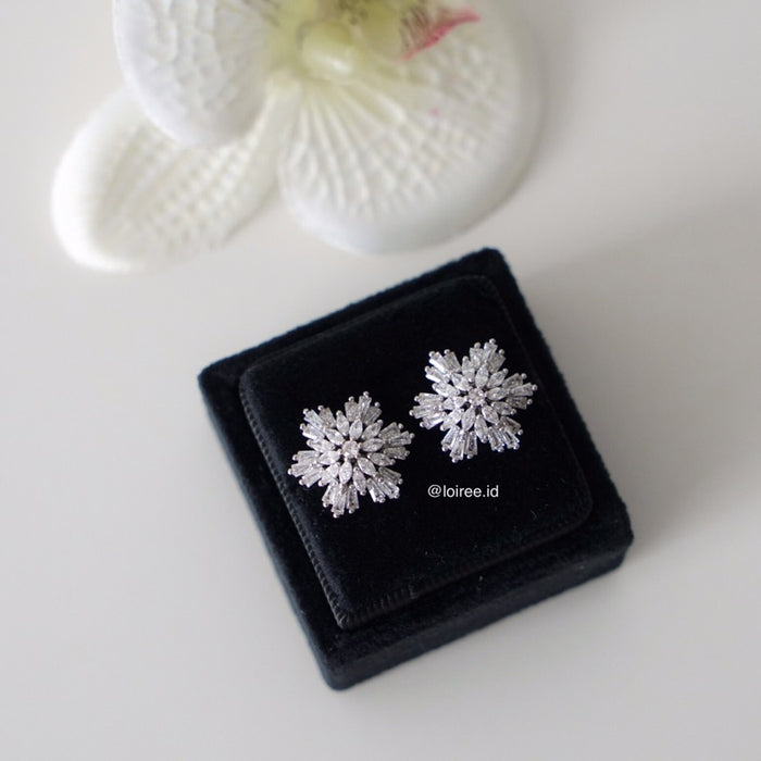 SNOW Zirconia Snow Shaped Stud Earrings - Wedding