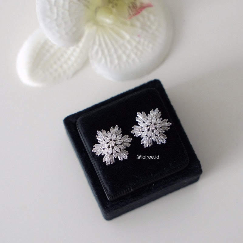 SNOW | Luxe Collection - Zirconia Snow Shaped Daily Stud Earrings - Anting Wanita